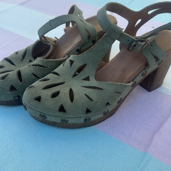 Eric Michael Nova EU 39 Leather Cutout Closed Toe Ankle Strap Wood Stud Sandals - Picture 9 of 9